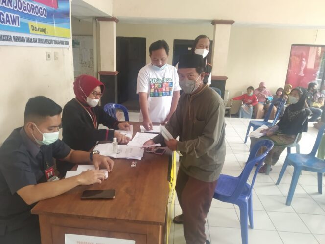 
					BLT DD PEMDES TANJUNGSARI DIBAGIKAN KE-20 KPM DI KANTOR KECAMATAN JOGOROGO