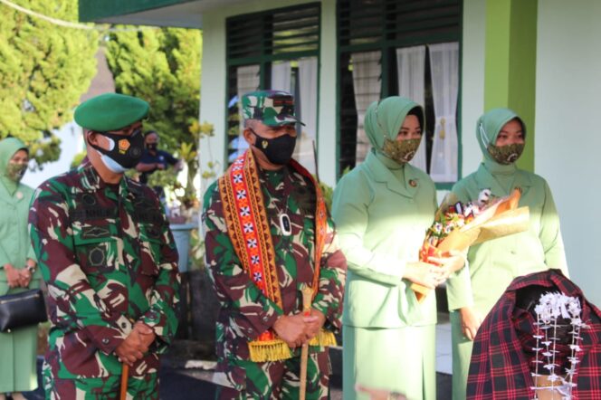 
					Kodim 0422/Lampung Barat Menerima Kunjungan Danrem 043/Garuda Hitam