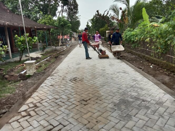
					Pemdes Patalan Prioritaskan Pembangunan Pavingisasi Jalan Lingkungan