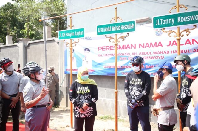 
					Resmikan Nama Jalan Gubernur Jatim Juga Tinjau UMKM dan Vaksinasi Covid-19 Di Tuban.