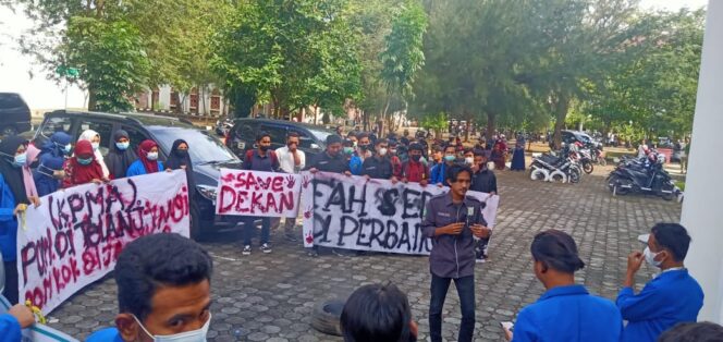 
					Aksi Protes KPMA Banda Aceh Terhadap Kebijakan Dekan Dan Pimpinan Fakultas