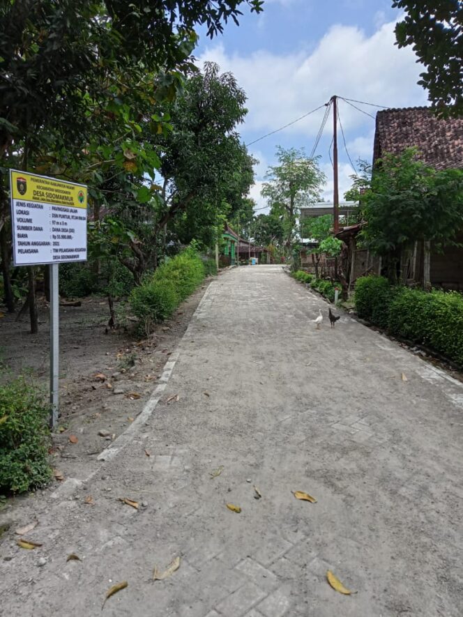 
					Tahun 2021 Pemdes Sidomakmur Sukseskan Pembangunan Pavingisasi Jalan Lingkungan