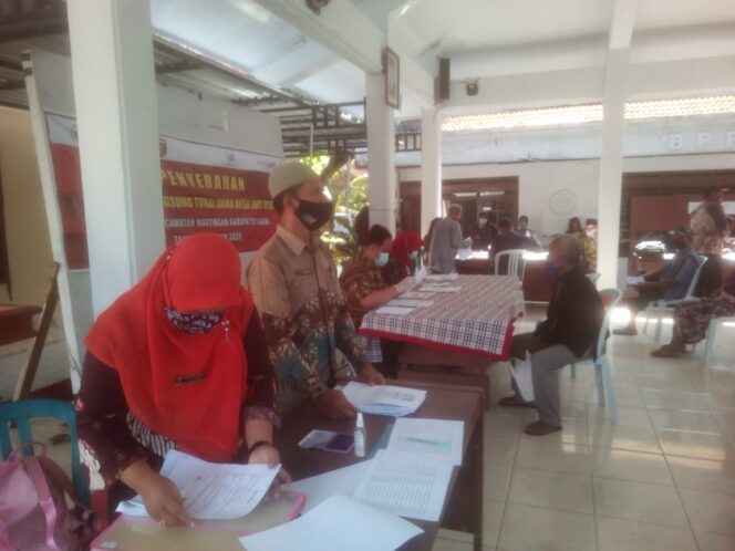 
					BLT DD Desa Pakah Tahun 2021 Dibagikan di Kantor Kecamatan Mantingan