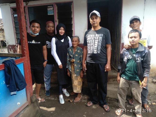 
					Terdampak Kemiskinan, Relawan Korlasogi Kunjungi Rumah Mbah Arbaiya