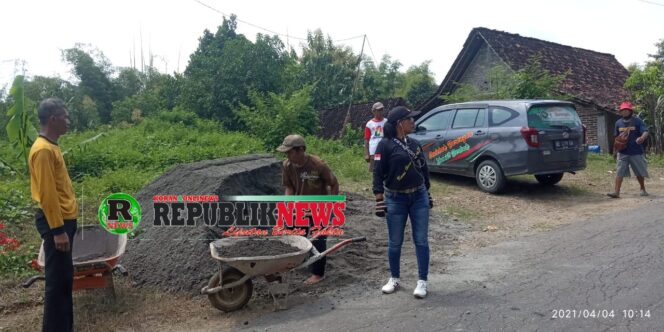 
					Caruban Care Dan Sedekah Berserta Pemdes Tawangrejo Gotong Royong Baksos Bedah Rumah Mbah Datin