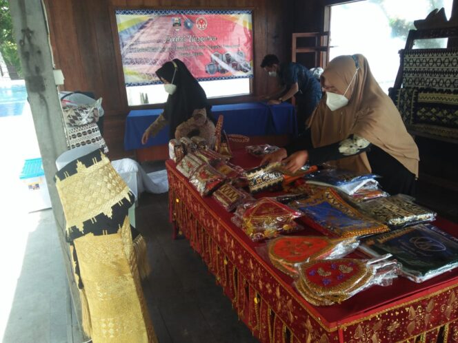 
					Rumah Tapis Dianina Pesisir Barat Sambut Kunjungan Kerja Ketua DPR RI