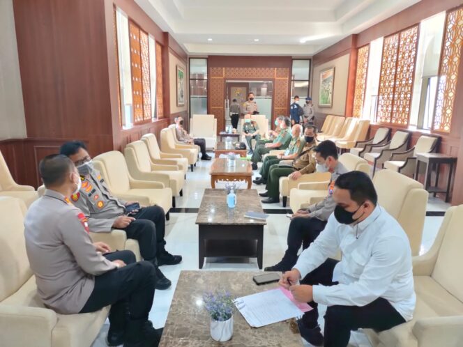 
					Kunjungan Kerja dan Audensi Kadivre Perhutani Jawa Timur Ke Mapolda Jatim