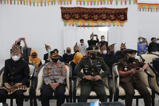 
					Dandim 0422/Lampung Barat, Hadiri Acara Rapat Paripurna Istimewa Menyambut Hari Ulang tahun Pesisir Barat