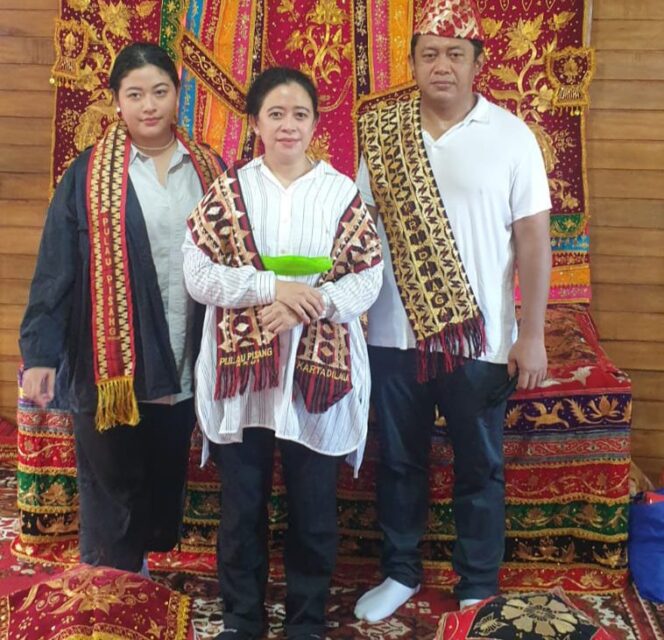 
					Pulang Kampung Halaman Pulau Pisang, Ketua DPR RI Diberi Gelar Adat Ratu Mustika Kartadilaga