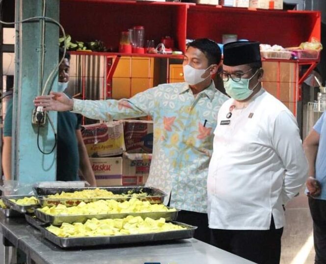 
					JELANG BERBUKA, KEPALA KANTOR WILAYAH KEMENKUMHAM JAWA TIMUR SIDAK DAPUR RUTAN SURABAYA