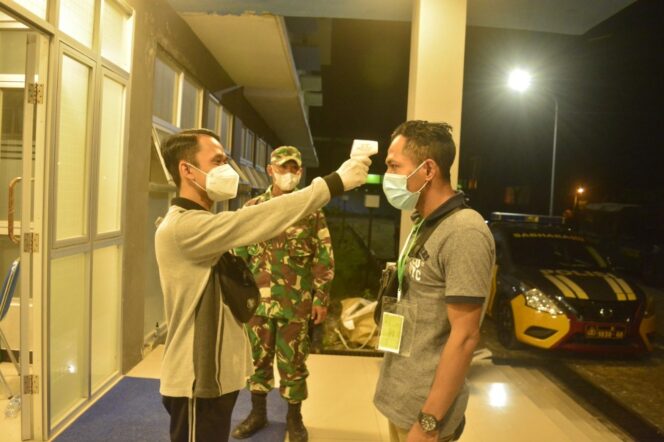 
					Forkopimda Lamongan Mulai Lakukan Penyekatan PMI