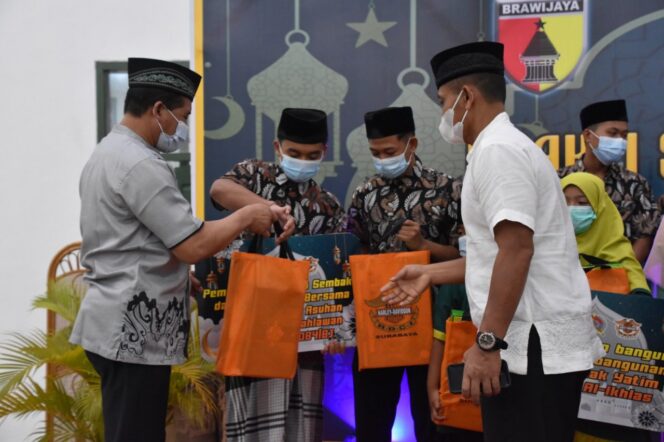 
					Peduli Yatim Piatu, Brigjen TNI Herman Bagikan Tali Asih