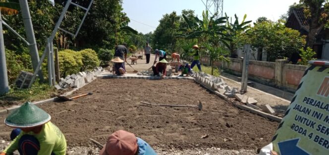 
					Wujudkan Kemajuan dan Kesejahteraan Desa “Pemdes Ngale” Kembali Realisasikan Pembangunan Jalan