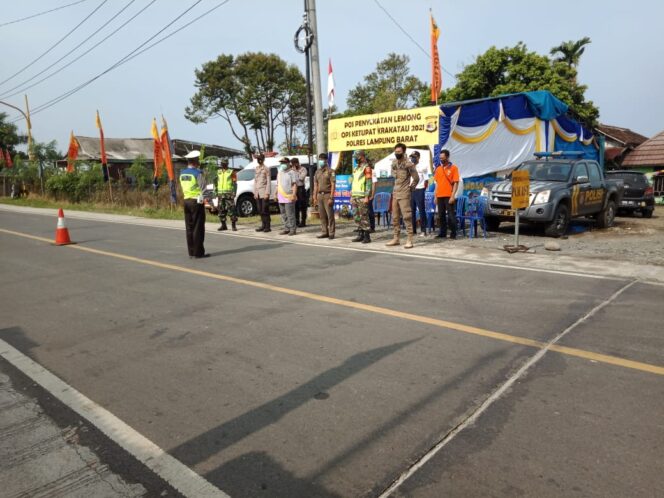 
					Jajaran Koramil 422-01/Pesisir Utara Melaksanakan Pengamanan Di Pos Penyekatan Di Perbatasan