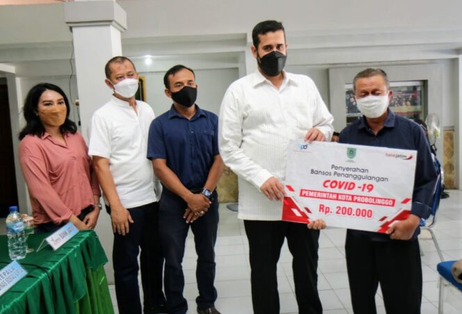 
					Hari Kedua, Pemkot Probolinggo Salurkan Bansos di Dua Kecamatan