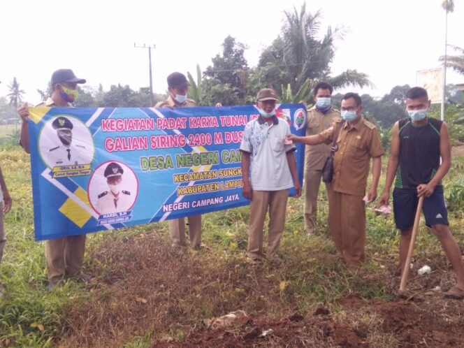 
					Pembangunan Dreinase Padat karya tunai dimulai di Desa Negri Campang Jaya.