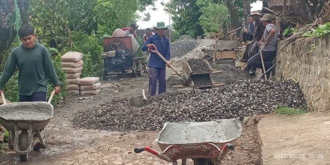 
					PEMDES RANDUALAS REALISASIKAN PEMBANGUAN RABAT COR