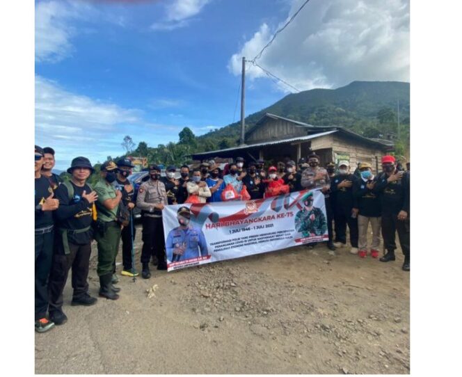 
					Rangkaian Hut Bhayangkara ke -75 “Penanaman Pohon Dipuncak Gunung Seminung” Oleh Kapolres Lampung Barat