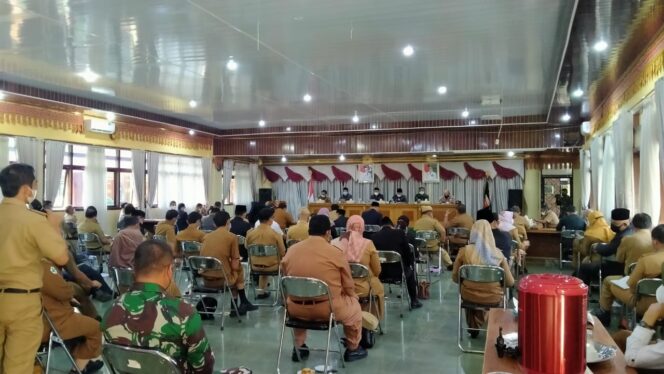 
					Dandim 0422/LB Menghadiri Acara Rapat Evaluasi Penanganan C-19 Di Pemda Lampung Barat