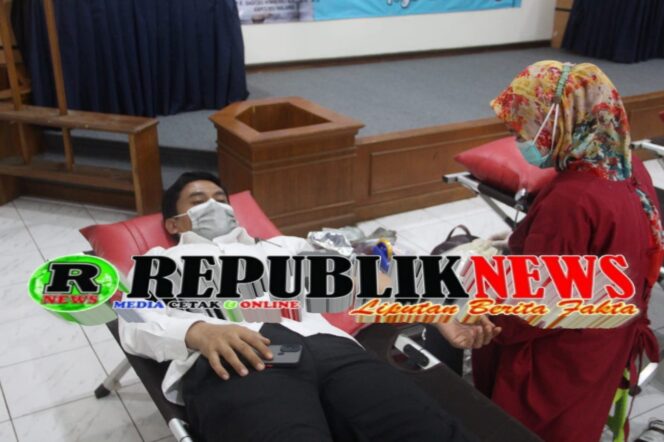 
					Polres Malang Kerahkan Anggota Untuk Donor Darah Dalam Rangka Hari Bhayangkara ke 75