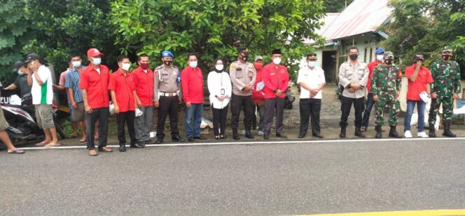 
					Pengurus Ranting Dan PAC PDI-P Pesisir Selatan Bagikan Masker Secara Gratis di Pasar Sumur Jaya