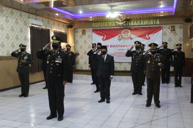 
					Kodim 0422/LB, Hadiri Acara HUT Bhayangkara Ke-75 Secara Virtual