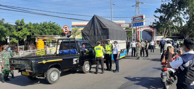 
					Berburu Sopir Truk “Nakal”, Petugas Beri 12 Tilang dan 25 Peringatan