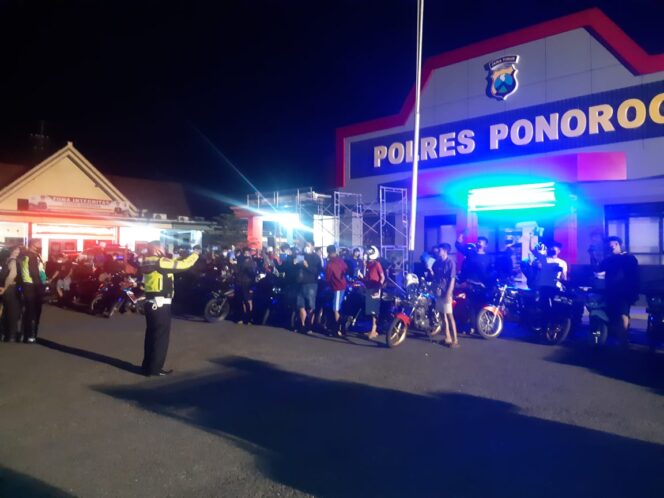 
					BELUM KAPOK JUGA…..SATLANTAS POLRES PONOROGO AMANKAN 31 SEPEDA MOTOR DAN HADIAHI 39 TILANG
