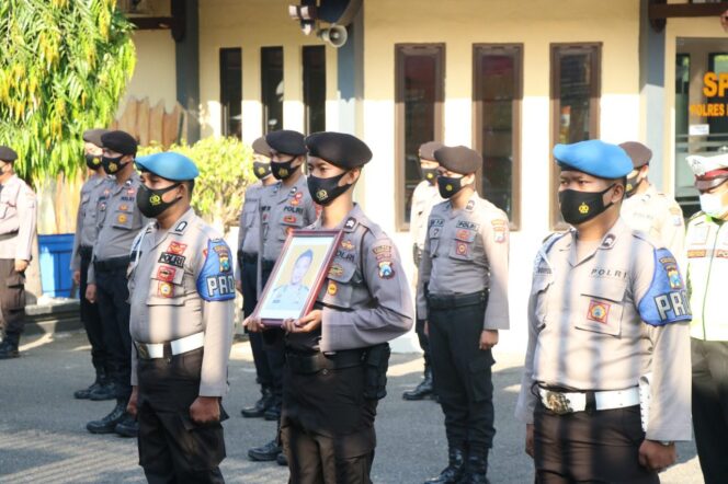 
					POLRES PONOROGO GELAR UPACARA PEMBERHENTIAN TIDAK HORMAT ANGGOTA