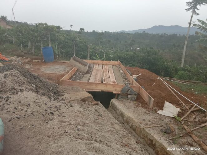 
					Proyek Jalan dan Gorong Gorong Desa Mangarai Tanpa Papan Informasi Diduga Melanggar UU KIP