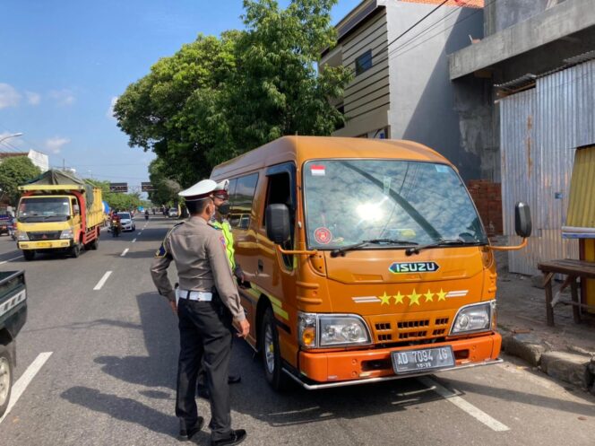 
					SATLANTAS POLRES PONOROGO TINDAK TEGAS TRAVEL GELAP