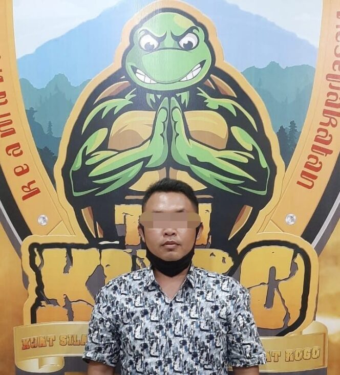 
					Menghina Dan Viralkan Video Petugas Tutup Jalan, Penjual “Cilok Bakso” di Sergap Polisi