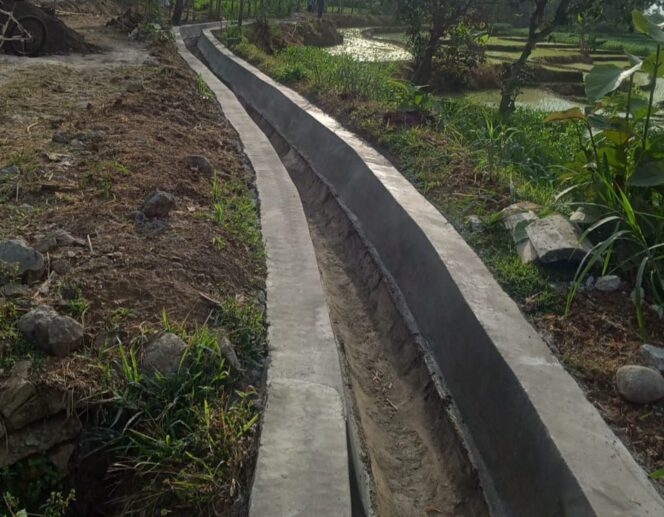 
					PEMDES PRAGAK PARANG ALOKASIKAN DANA DESA BANGUN “SALURAN DAM GEDANGAN”