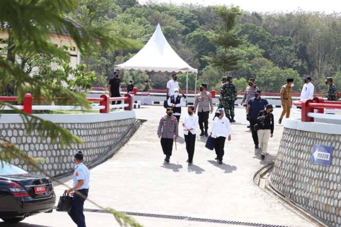 
					Kunjungan Di Ponorogo, Presiden Jokowi Resmikan Bendungan Bendo