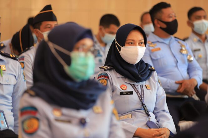 
					Staf Ahli Ajak Pegawai Untuk Menguatkan Komitmen dan Keluar Dari Zona Nyaman