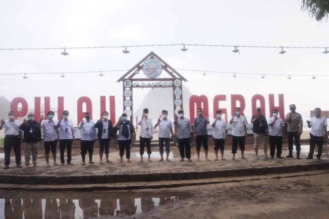 
					Perum Perhutani Jatim Kunjungi Pulau Merah Wilayah Kerja Perhutani KPH Banyuwangi Selatan