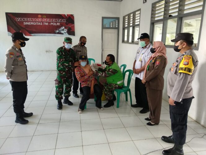 
					Kodim 0422/LB Meninjau Langsung Vaksinasi Tahap I Di SMPN 3 LIWA