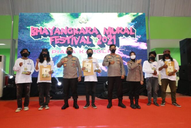 
					Salurkan Aspirasi Pecinta Seni, Polda Jawa Timur Gelar Bhayangkara Mural Festival 2021