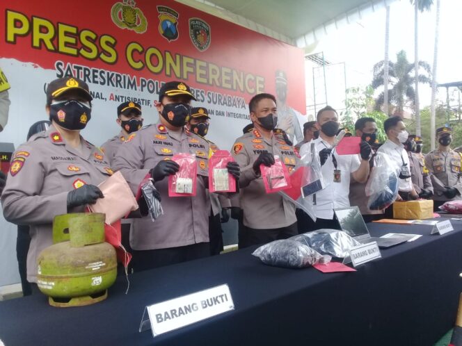 
					Dalam 1 Bulan Polrestabes Surabaya Amankan 49 Tersangka Dalam 41 Kasus