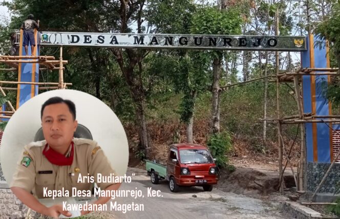 
					PEMDES MANGUNREJO BANGUN GAPURA SEBAGAI SIMBOL PEMBATAS DESA