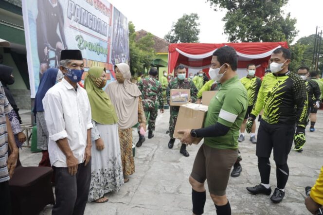
					Warga di Sekitaran Bendungan Bendo dan Kecamatan Wungu Dapat Sembako Dari Pangdam Brawijaya