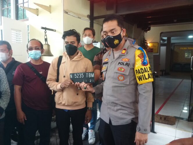 
					Polsek Tegalsari Surabaya Kembalikan Barang Bukti Ke Pemiliknya,Dalam Ungkap Kasus Ranmor