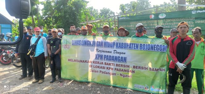 
					Gerakan Moral KPH Padangan Divre Jatim Bersama Stakeholder Melaksanakan Kerjabakti