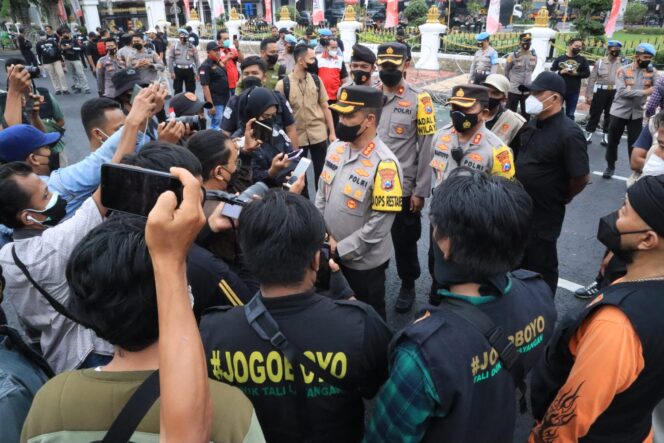 
					Polrestabes Surabaya Amankan  Aksi Unjuk Rasa Hingga Berjalan Damai Dan Kondusif