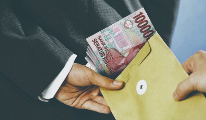 
					Dituding Terima Suap Dari Kepala UPT Pasar Mojokerto, Pemred RepublikNews Angkat Bicara