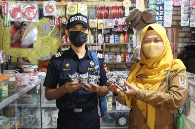 
					Rokok dan Tembakau Ilegal di Tuban Diamankan Dalam Operasi BKC