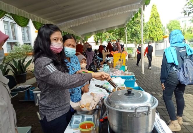 
					GERAKKAN MOTIVASI UMKM BINAAN, DISNAKAN KABUPATEN MAGETAN GELAR “BAZAR PRODUK UNGGULAN”