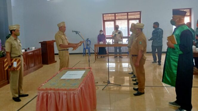 
					PELANTIKAN PENGAMBILAN SUMPAH MUTASI “TIGA JABATAN” DI PEMERINTAHAN DESA SIDOMULYO, MAGETAN