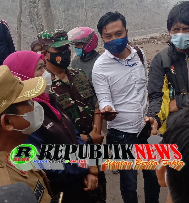 
					Gubernur Jatim Khofifa dan Bupati cak Thoriq Tinjau Lokasi Jembatan Perak