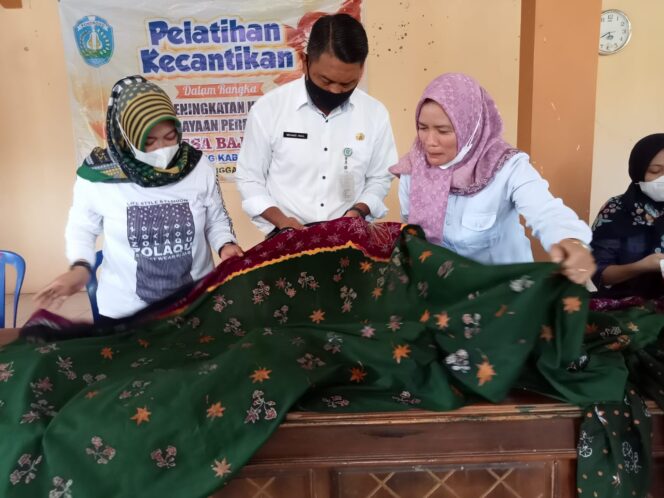 
					Pacu Peningkatan Ekonomi Masyarakat, PemDes Bajang Adakan Kegiatan Pemberdayaan